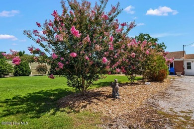 Exquisitely updated and meticulously maintained 3 bedroom, 2 - photo 5