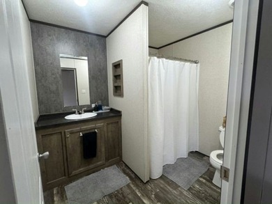Wow! This beautiful 3bed/2bath home is move in ready and - photo 7