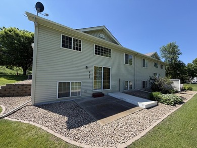 BEAUTIFUL 2BR 2 BA TOWNHOME. MAIN FLR FEATURES VAULTS, BREAKFAST - photo 5