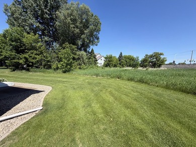 BEAUTIFUL 2BR 2 BA TOWNHOME. MAIN FLR FEATURES VAULTS, BREAKFAST - photo 7
