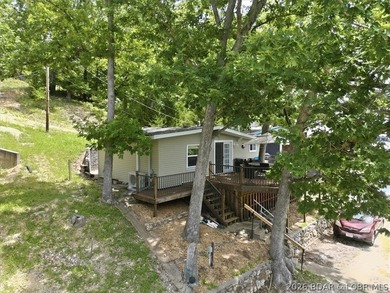 Enjoy the Lake of the Ozarks lifestyle with this charming Rocky - photo 2