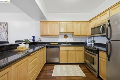 Perched on the 27th floor in Emeryville's highly sought after - photo 12