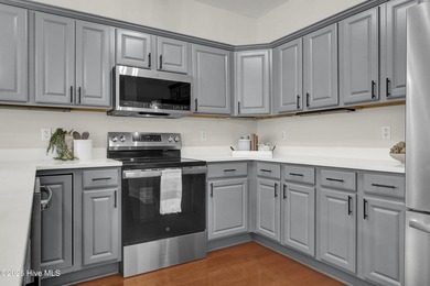 Contemporary Condominium in the Quaint Castle-Dock Street - photo 12