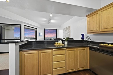 Perched on the 27th floor in Emeryville's highly sought after - photo 13