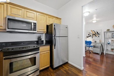 Perched on the 27th floor in Emeryville's highly sought after - photo 14