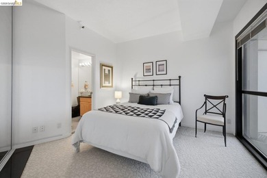 Perched on the 27th floor in Emeryville's highly sought after - photo 18