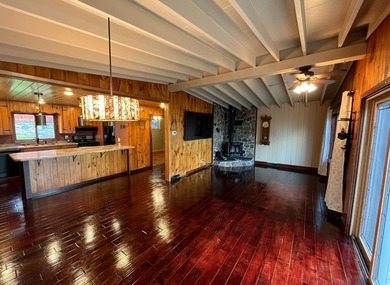 This 4BR, 2BA Rainy Lake property offers 100' of accessible - photo 18
