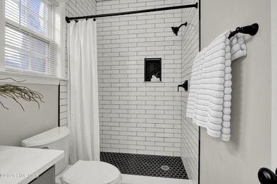 Contemporary Condominium in the Quaint Castle-Dock Street - photo 19