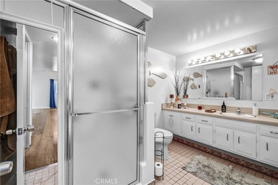 Discover a conveniently located end-unit residence in Mutual 1 - photo 20