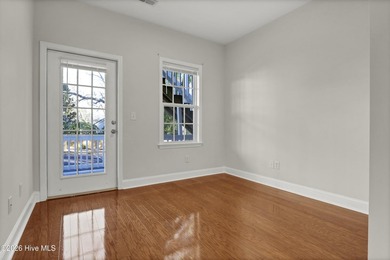 Contemporary Condominium in the Quaint Castle-Dock Street - photo 21
