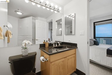 Perched on the 27th floor in Emeryville's highly sought after - photo 23