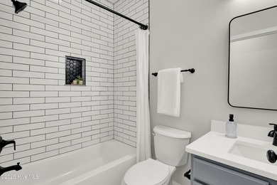 Contemporary Condominium in the Quaint Castle-Dock Street - photo 23