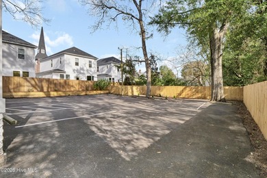 Contemporary Condominium in the Quaint Castle-Dock Street - photo 33
