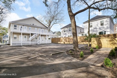 Contemporary Condominium in the Quaint Castle-Dock Street - photo 35