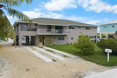 Set within Coco Plum area of Marathon, this waterfront residence - photo 3