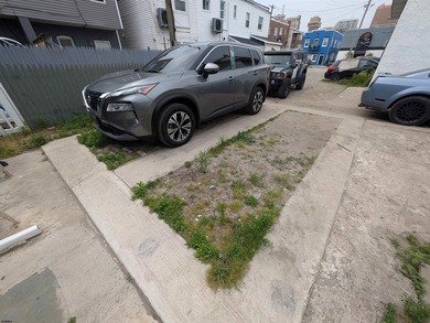 Nicely Renovated Single Family Row Home. Two Story, Three - photo 22