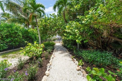Welcome to your private island retreat on Captiva Island, where - photo 40