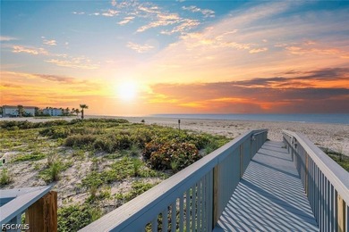Welcome to your private island retreat on Captiva Island, where - photo 49