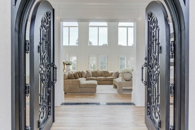 COMPLETELY RENOVATED LUXURY ESTATE / SHOWROOM CONDITION / - photo 10