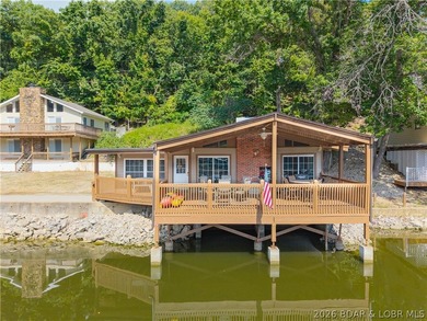 Incredible views with two beautiful homes that set the stage for - photo 2