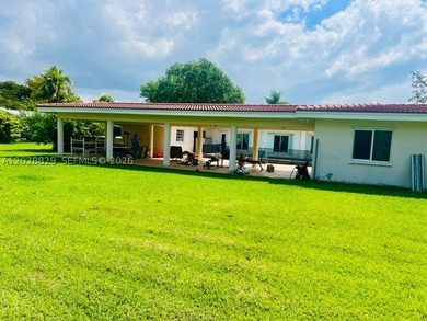 If you are looking for a spacious, comfortable, and welcoming - photo 16