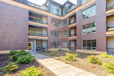 Nestled near the heart of Minneapolis, this beautiful 3rd floor - photo 19
