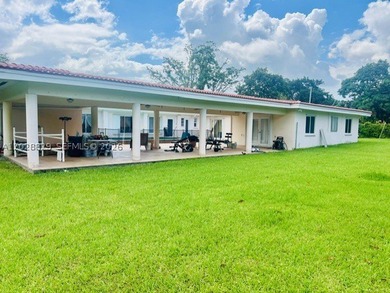 If you are looking for a spacious, comfortable, and welcoming - photo 24