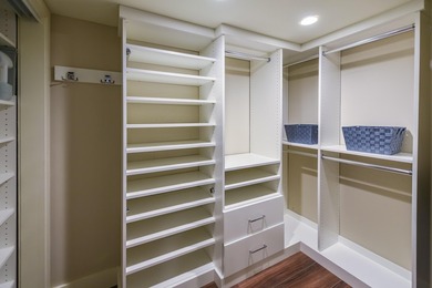 Recently renovated, fully furnished and turnkey 3 bedroom, 2 1/2 - photo 27