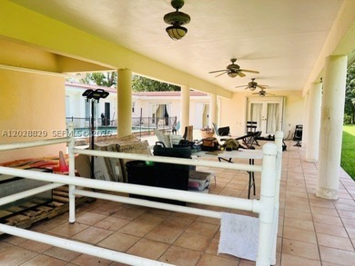 If you are looking for a spacious, comfortable, and welcoming - photo 32
