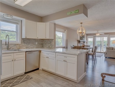 Imagine waking up to spectacular lake views every day in this - photo 4