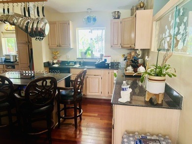 If you are looking for a spacious, comfortable, and welcoming - photo 39