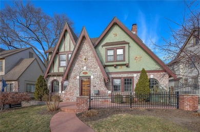 (private lake, pond, coastal) Home Sale Pending in Kansas City Missouri