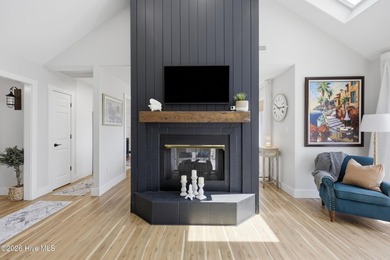 Waterfront living, unforgettable sunsets, and the updates you've - photo 8
