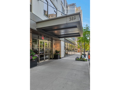 Sunny South-Facing One-Bedroom with City Views

Perched on the - photo 10