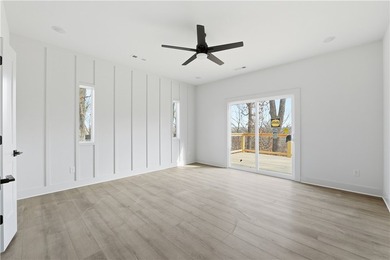 Bright, modern 2,215 sq ft home on Waterside Lane with seasonal - photo 17