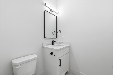 Bright, modern 2,215 sq ft home on Waterside Lane with seasonal - photo 25