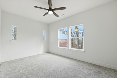 Bright, modern 2,215 sq ft home on Waterside Lane with seasonal - photo 29