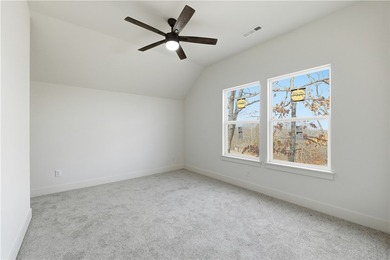 Bright, modern 2,215 sq ft home on Waterside Lane with seasonal - photo 34