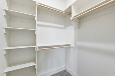 Bright, modern 2,215 sq ft home on Waterside Lane with seasonal - photo 35
