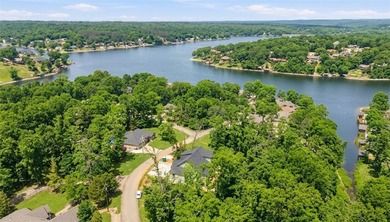 Bright, modern 2,215 sq ft home on Waterside Lane with seasonal - photo 40
