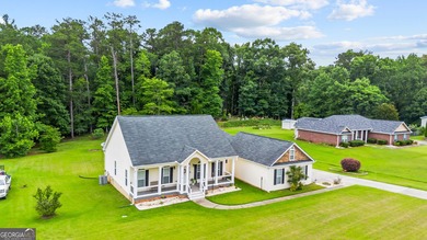Welcome to Copper Creek, where spacious living and thoughtful - photo 3