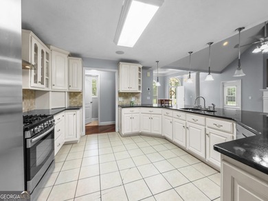 Welcome to Copper Creek, where spacious living and thoughtful - photo 9