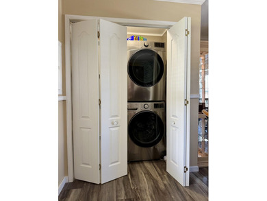 Beautiful 3-bedroom, 2-bath home sits in the popular 55+ - photo 15