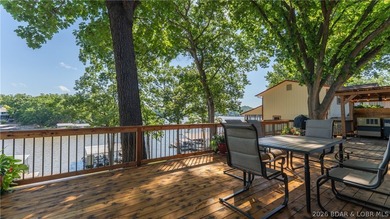 Lake front living at it's finest on the 36 Mile Marker - photo 2