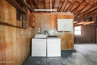 This charming home features three bedrooms & three full - photo 22