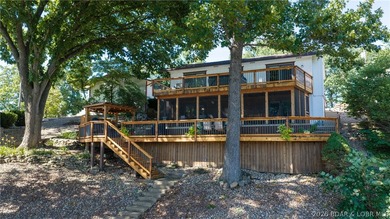 Lake front living at it's finest on the 36 Mile Marker - photo 3