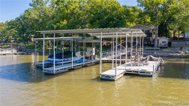 Lakefront living with a gentle walk to the water, deep water - photo 2
