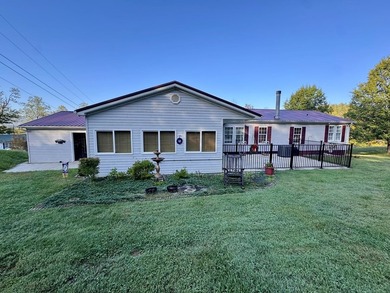 WELCOME HOME! This well-kept 3 bed 2 bath home is move in ready! - photo 11