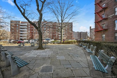 Welcome to Unit 5E at Greenwood Arms, 85-10 151st Avenue - a - photo 13