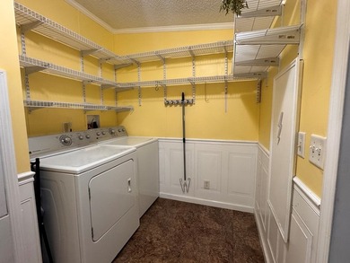 WELCOME HOME! This well-kept 3 bed 2 bath home is move in ready! - photo 37